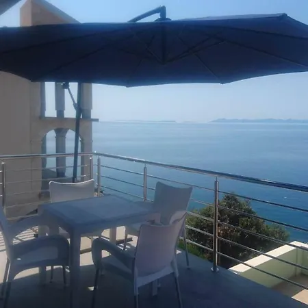Adam Apartman