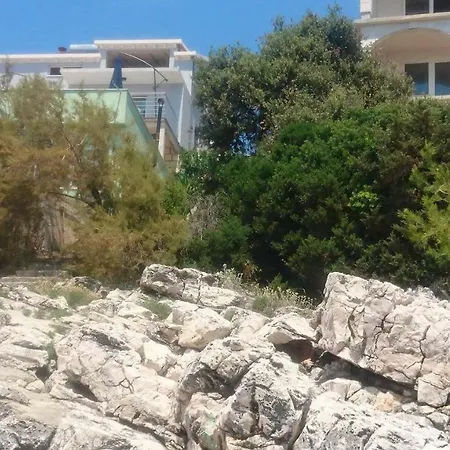 Adam Apartman *