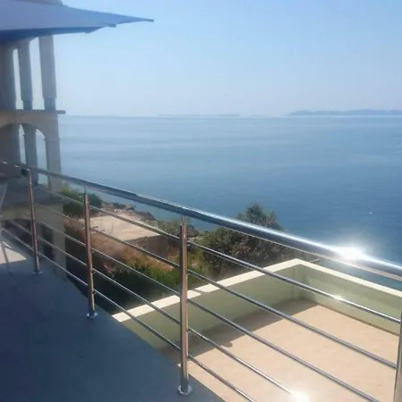 Adam Apartman