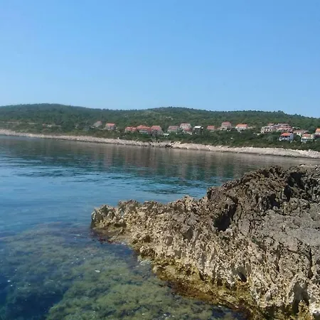 アパート Adam ザヴァラティサ