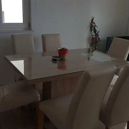 Adam Apartman *