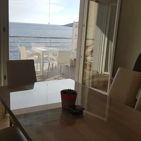 Adam Apartman *