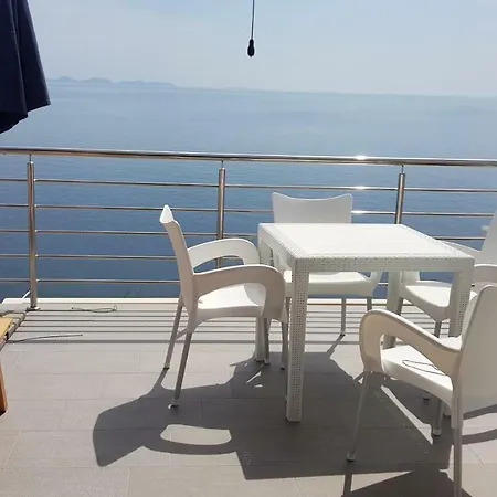 Adam Apartment *